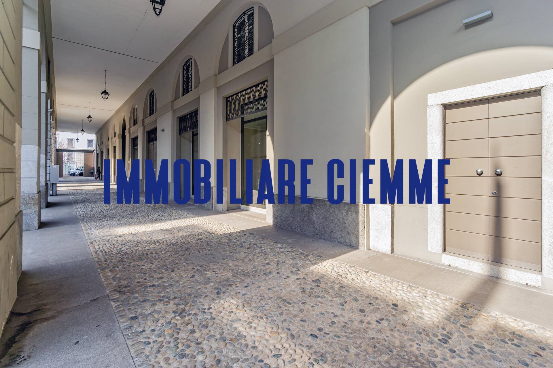 Locale commerciale in vendita a Lecco, Centro