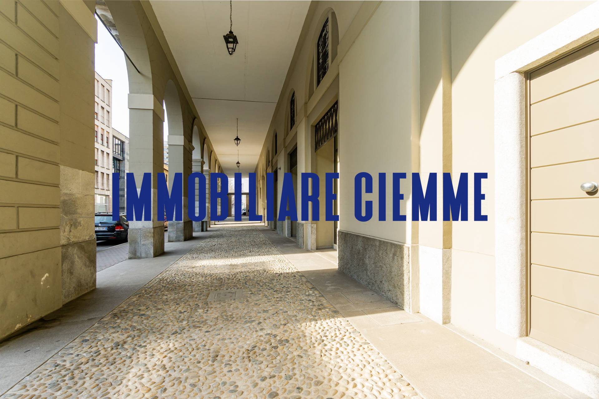 Locale commerciale in vendita a Lecco, Centro