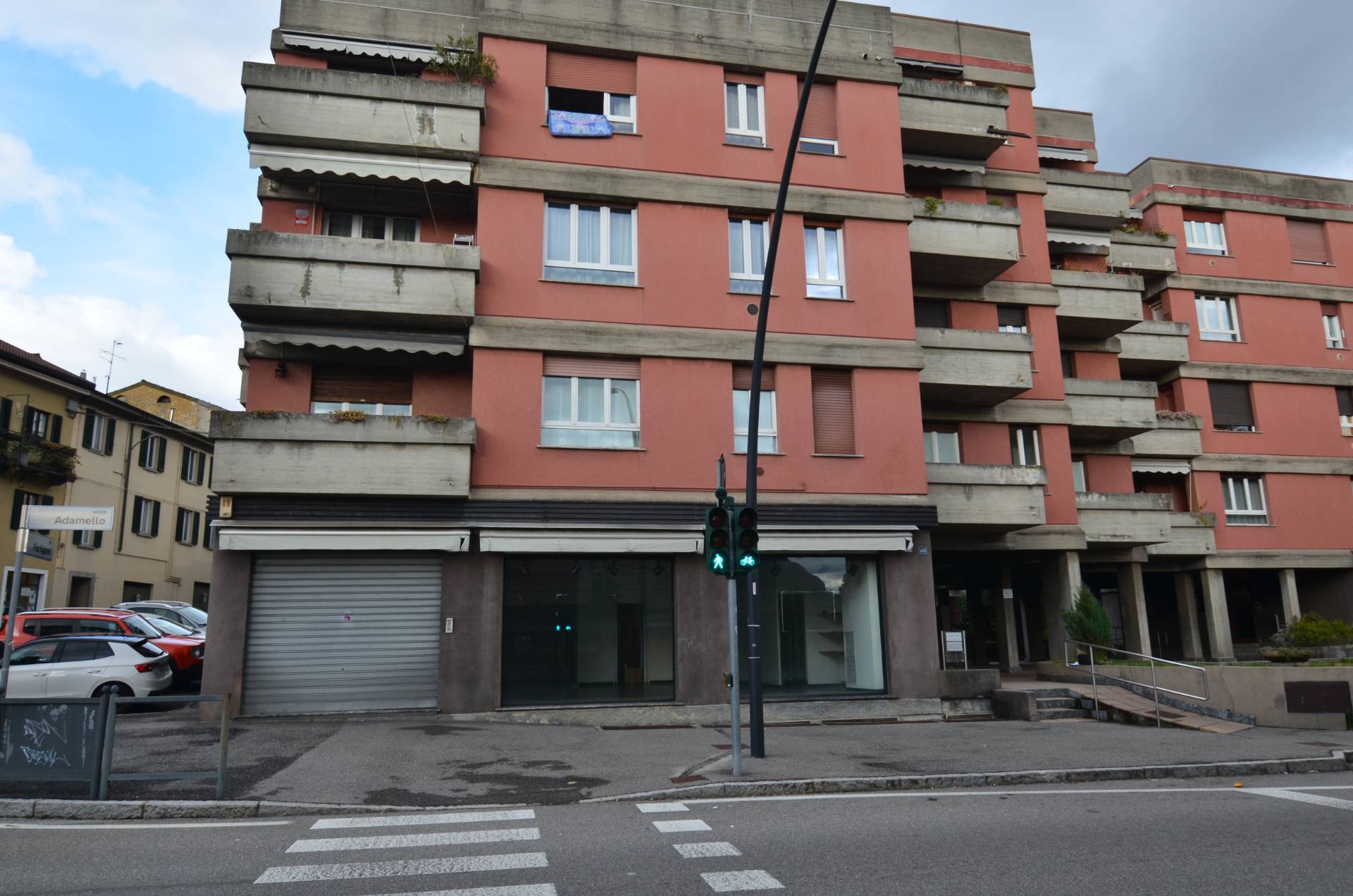 Locale commerciale in affitto a Lecco, S. Giovanni