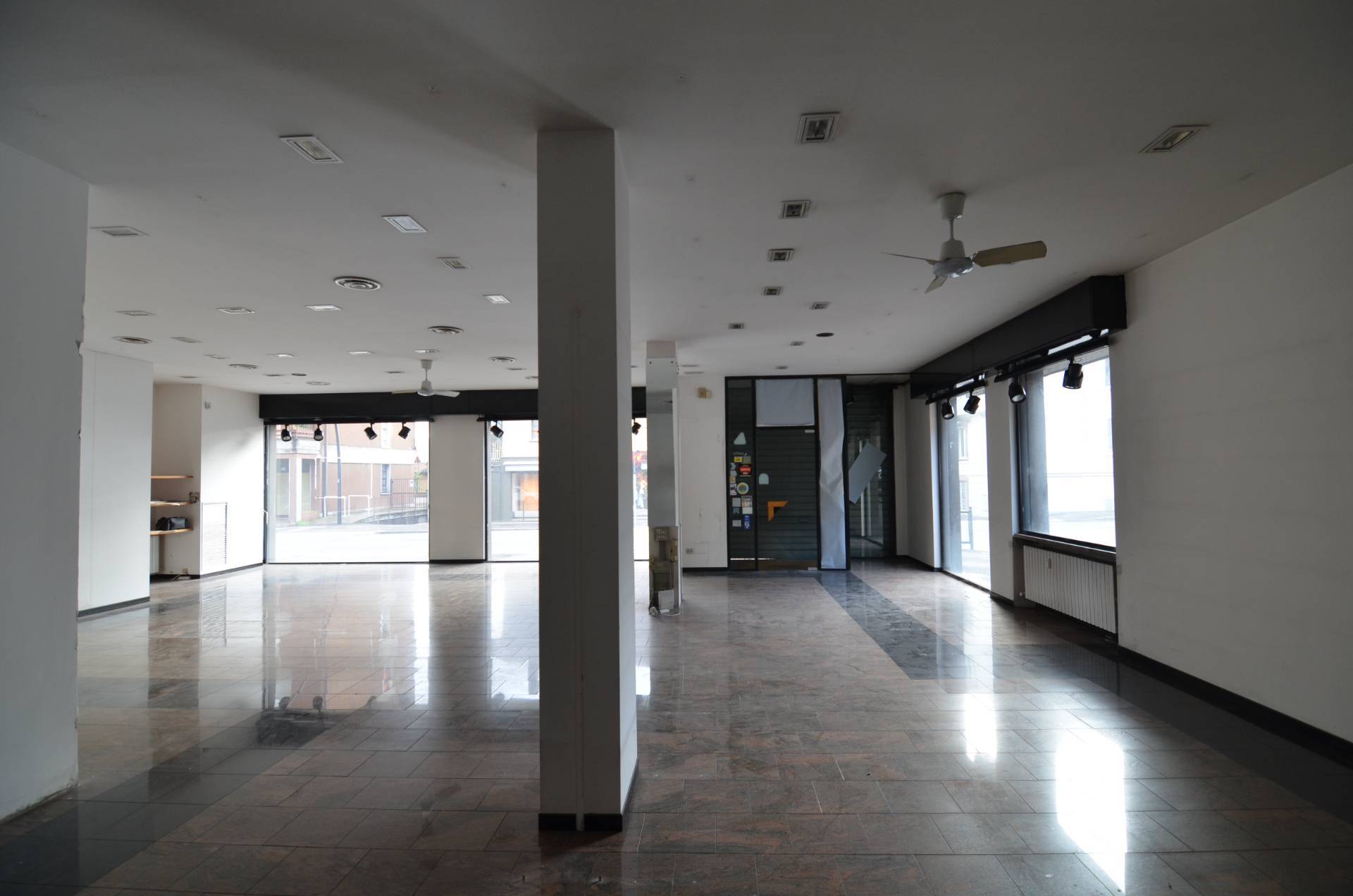 Locale commerciale in affitto a Lecco, S. Giovanni