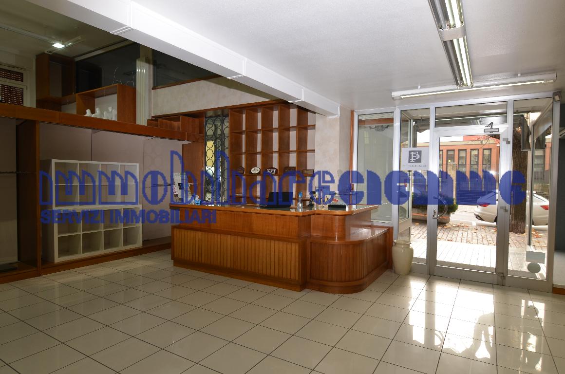 Locale commerciale in vendita a Calolziocorte