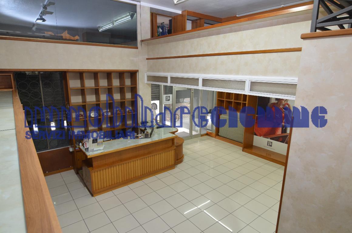 Locale commerciale in vendita a Calolziocorte