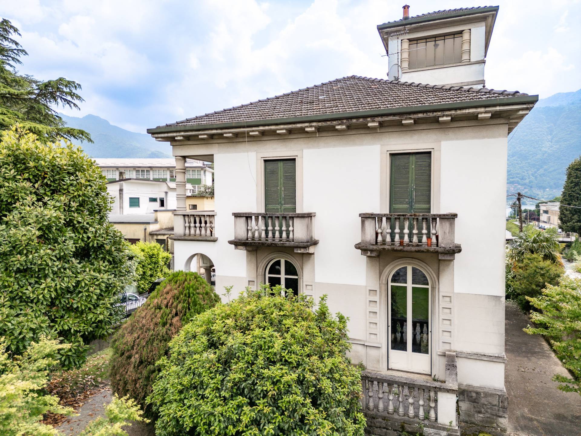 Villa in vendita a Mandello del Lario