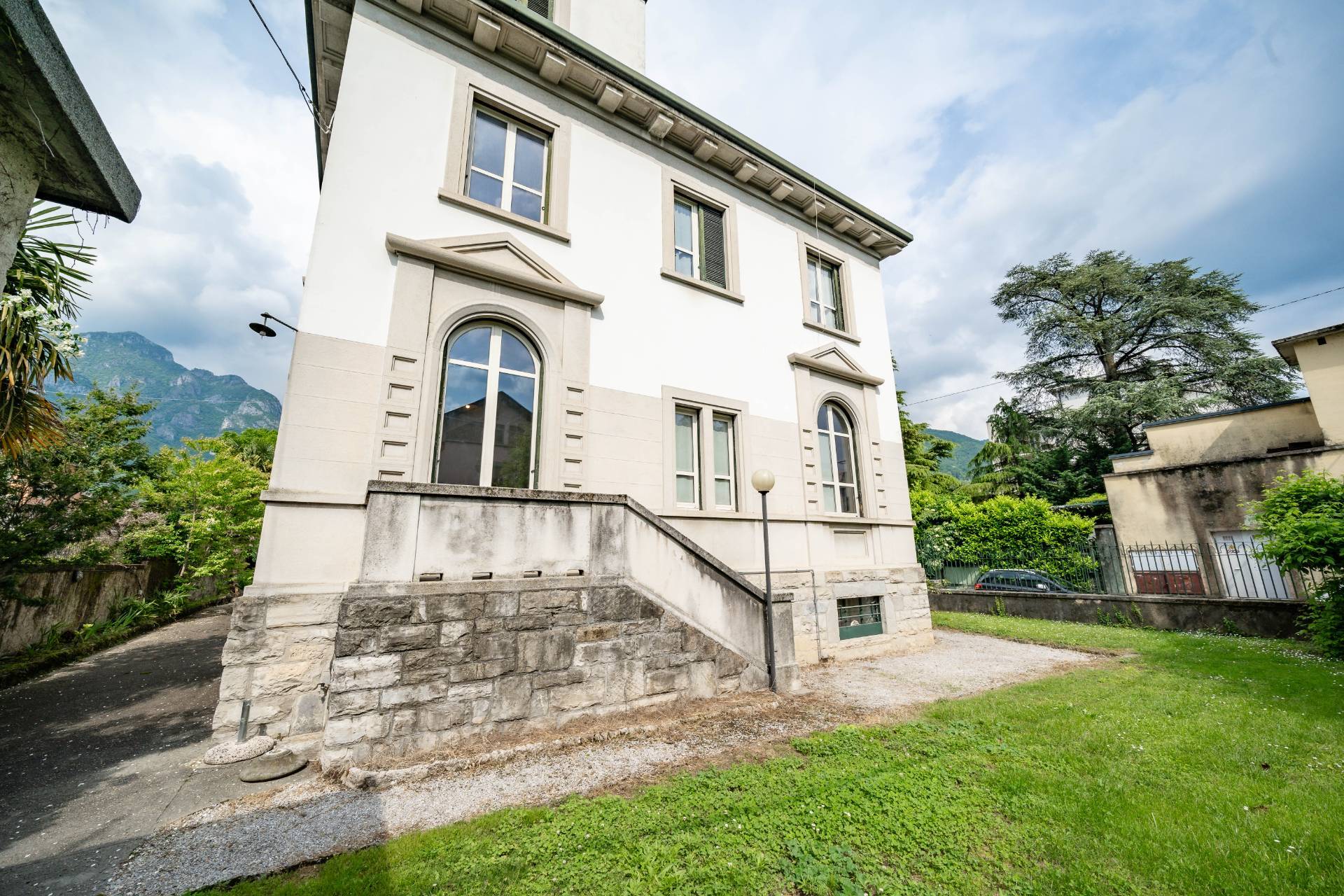 Villa in vendita a Mandello del Lario