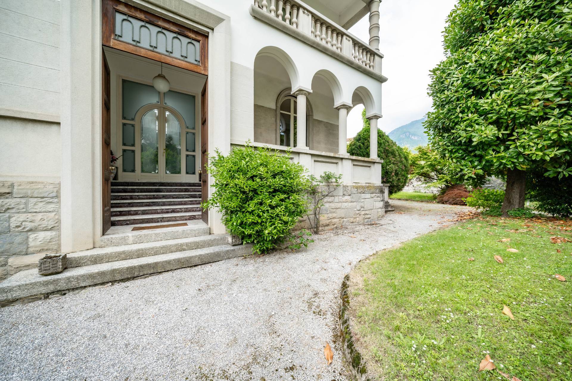 Villa in vendita a Mandello del Lario