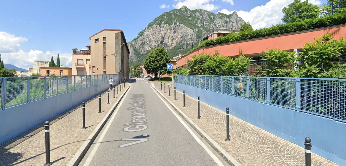 Box o garage in vendita a Lecco, Centro