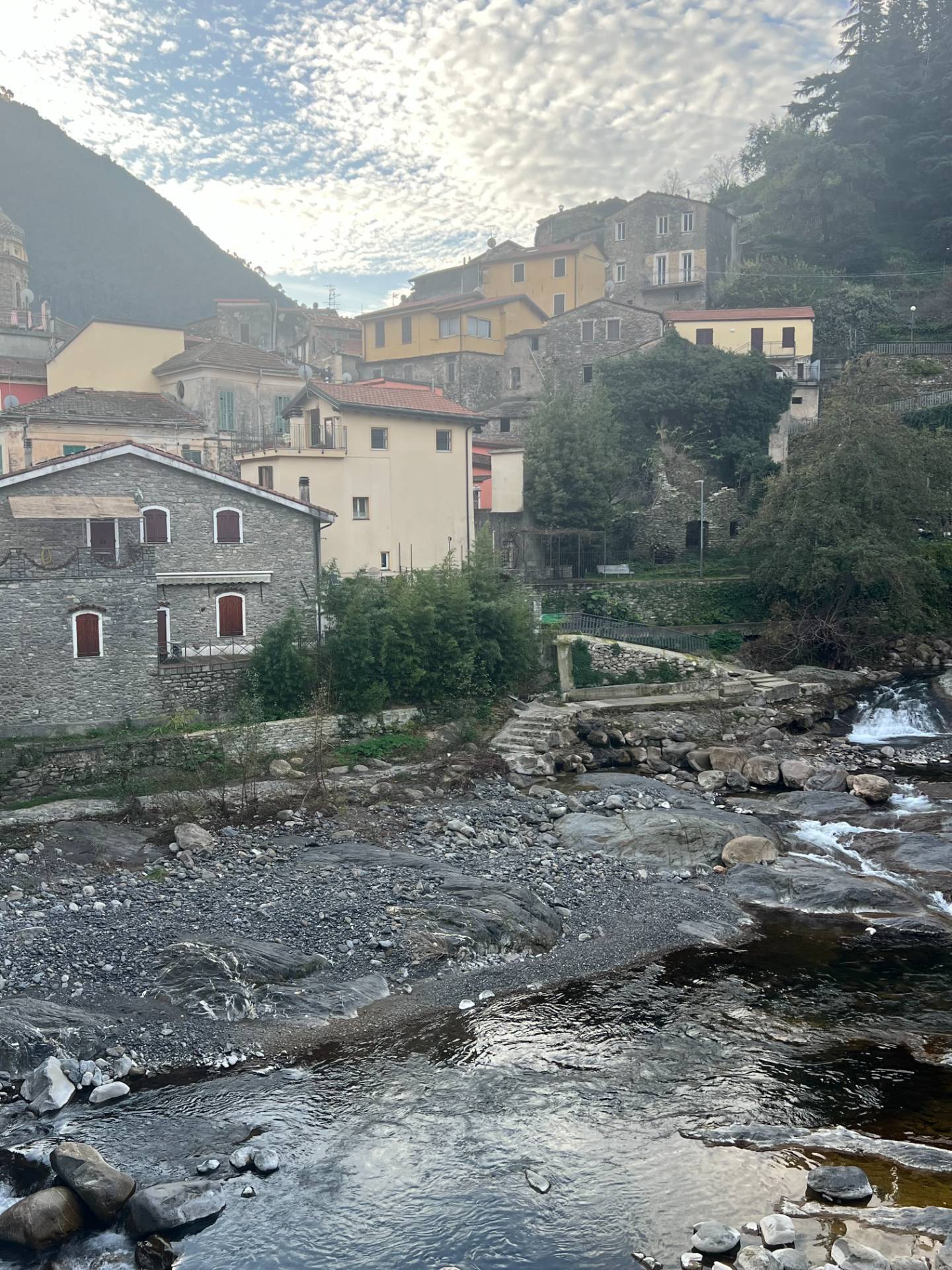 CASA SEMINDIPENDENTE in vendita a Badalucco