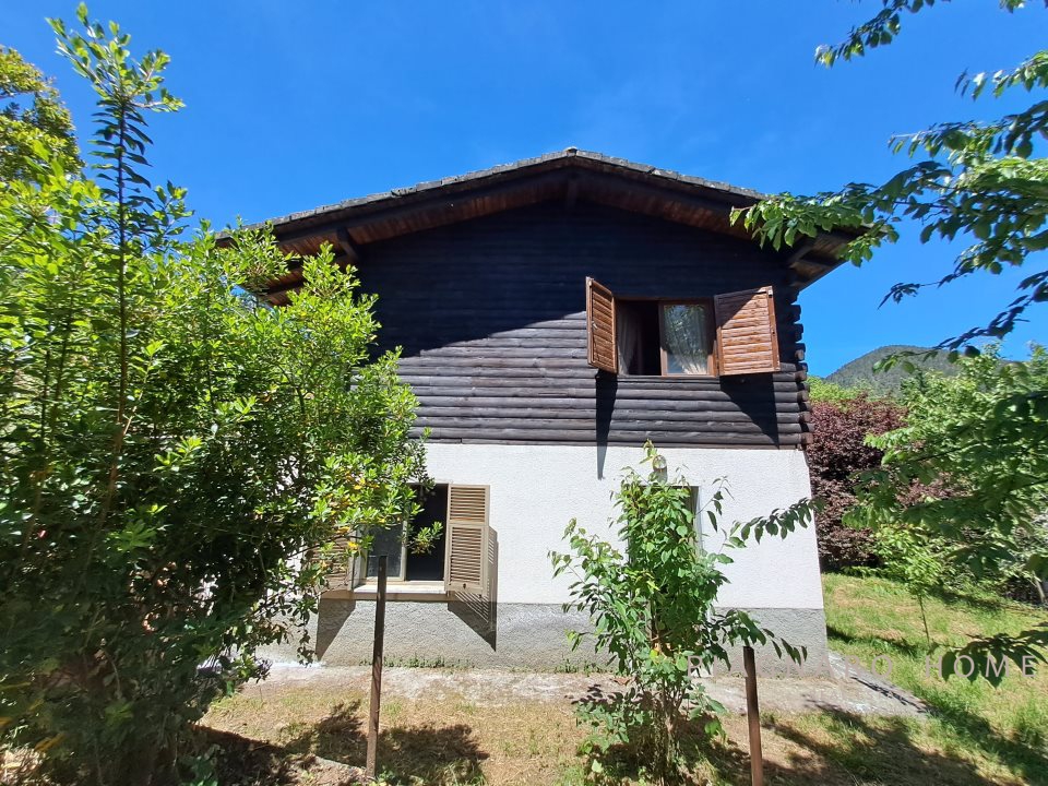 Casa indipendente in vendita, Zeri coloretta