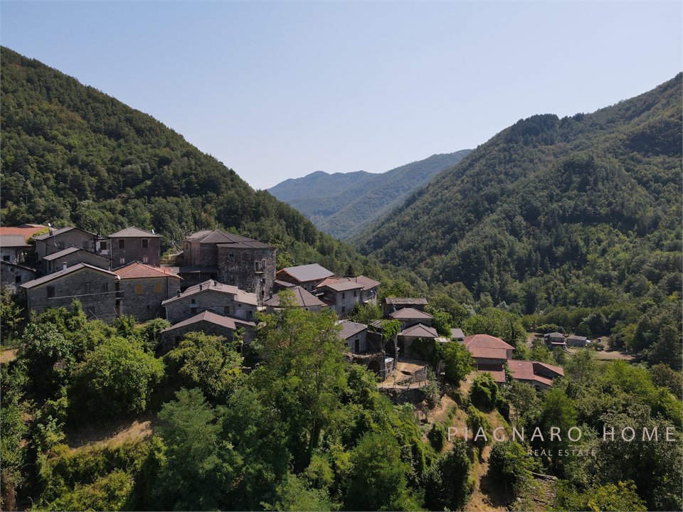 Rustico in vendita, Zeri noce