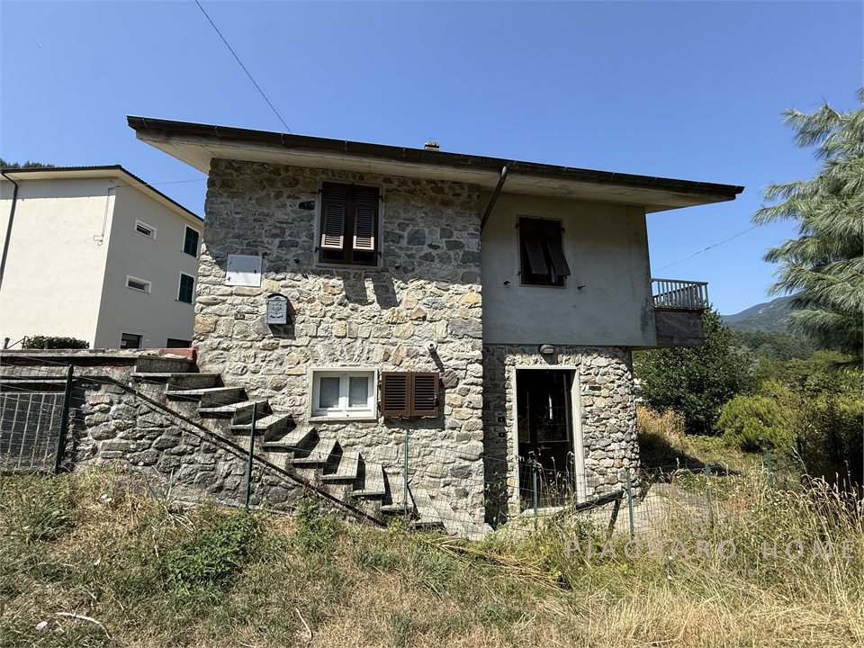 Casa indipendente in vendita, Zeri coloretta