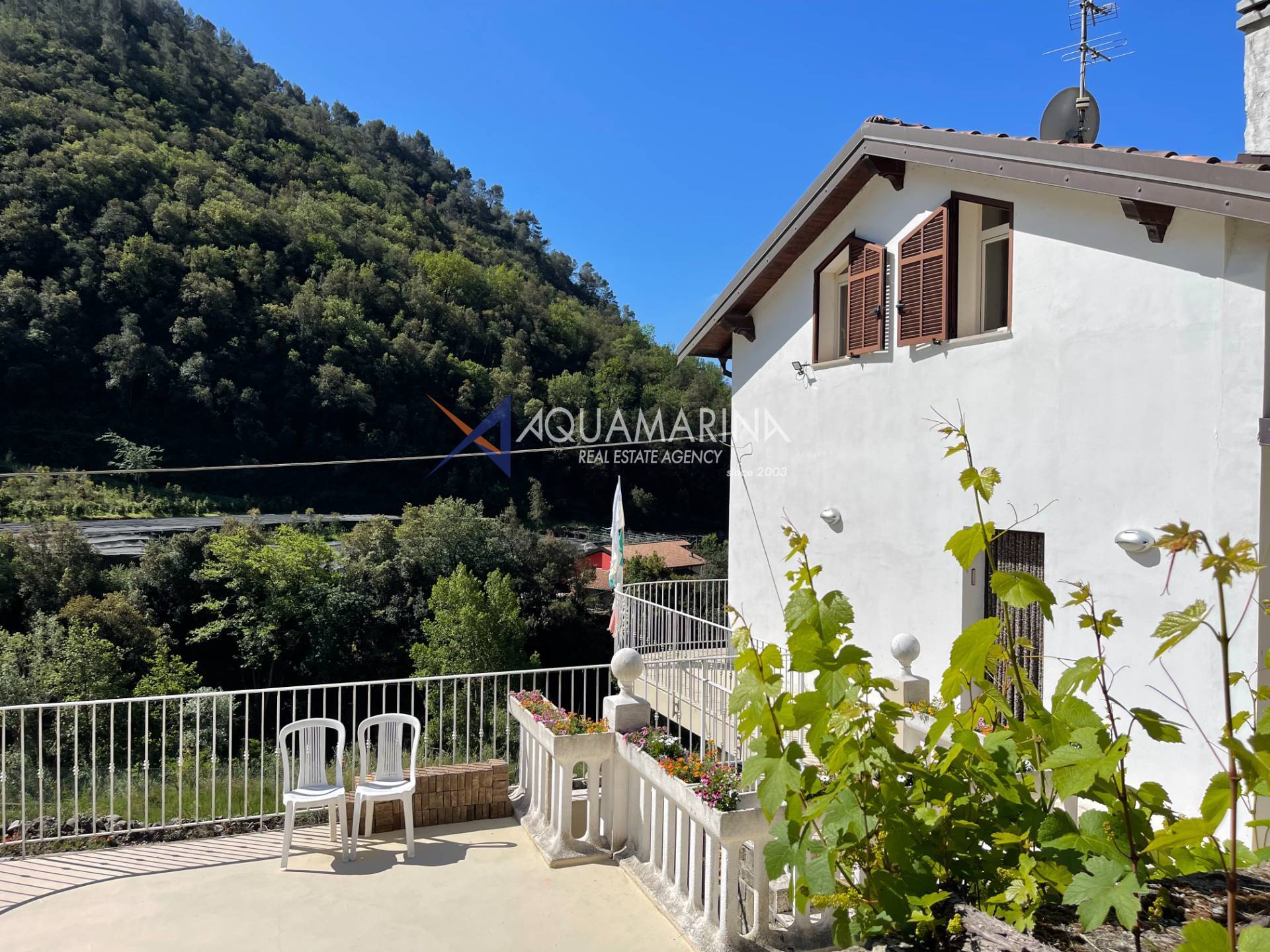 Casa indipendente con terrazzo a Dolceacqua