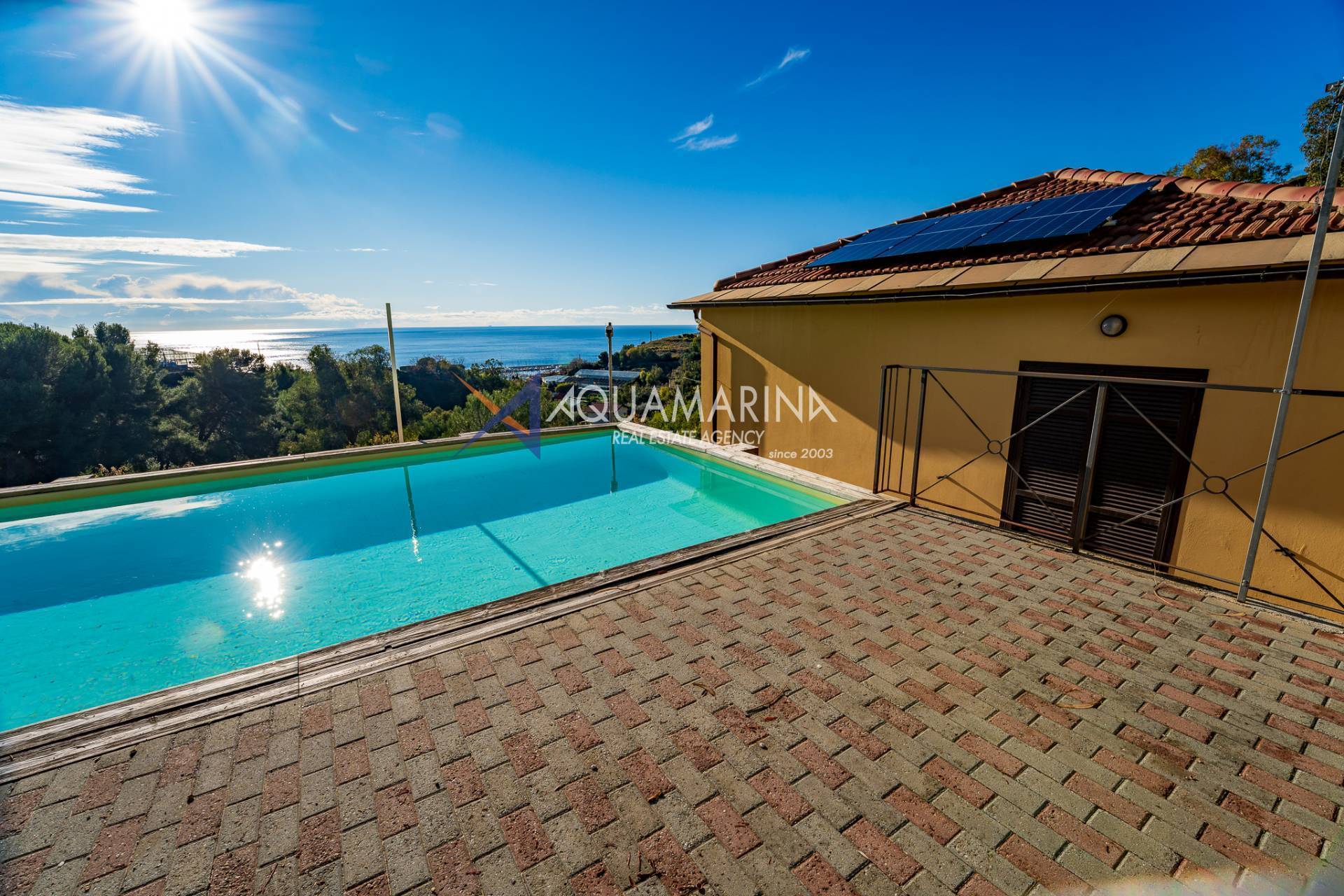 Villa in vendita a Cipressa