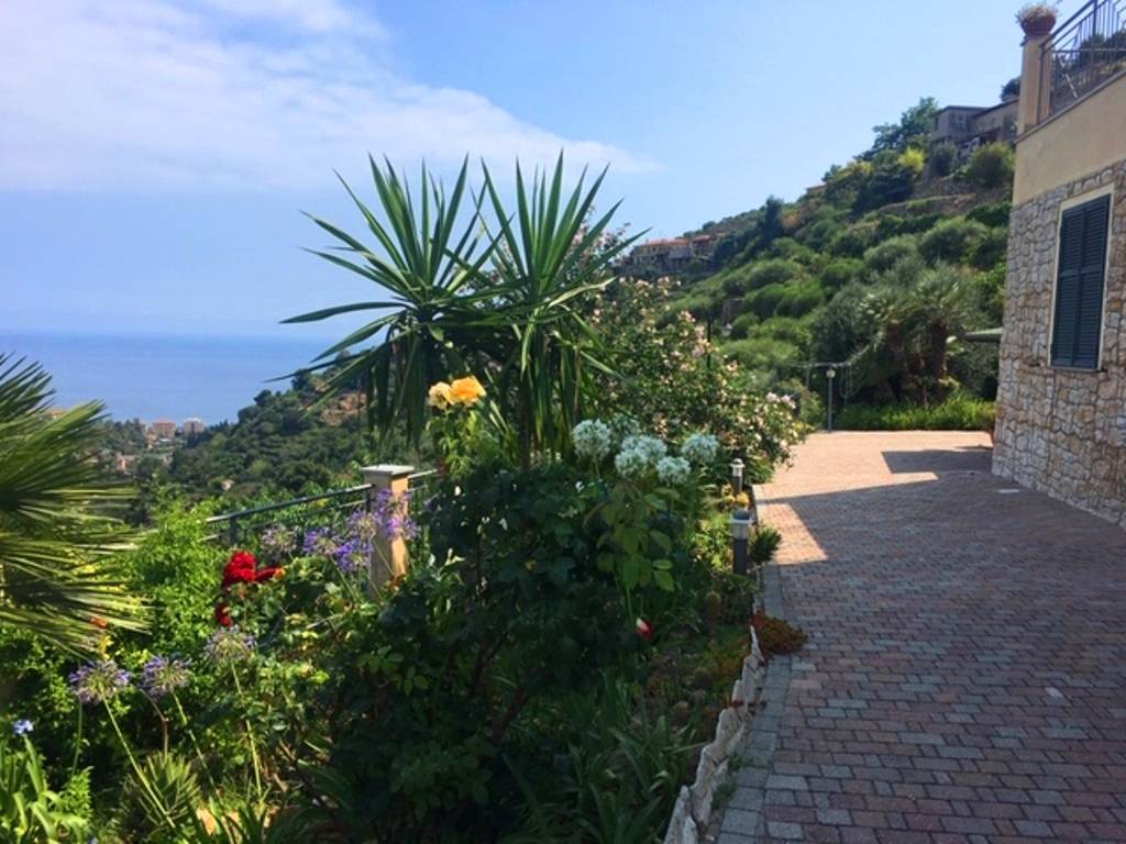 Villa in vendita a Bordighera