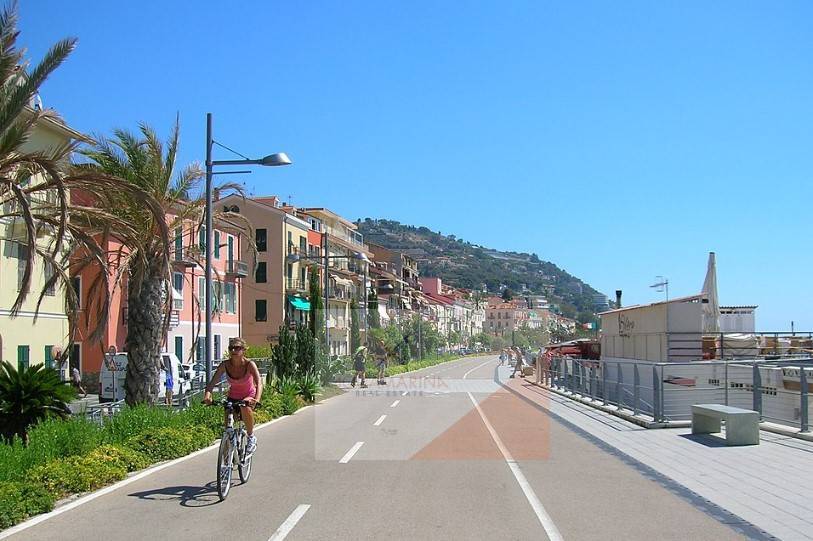 Box o garage in vendita a Ospedaletti