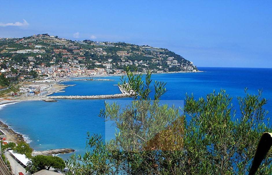 Box o garage in vendita a Ospedaletti
