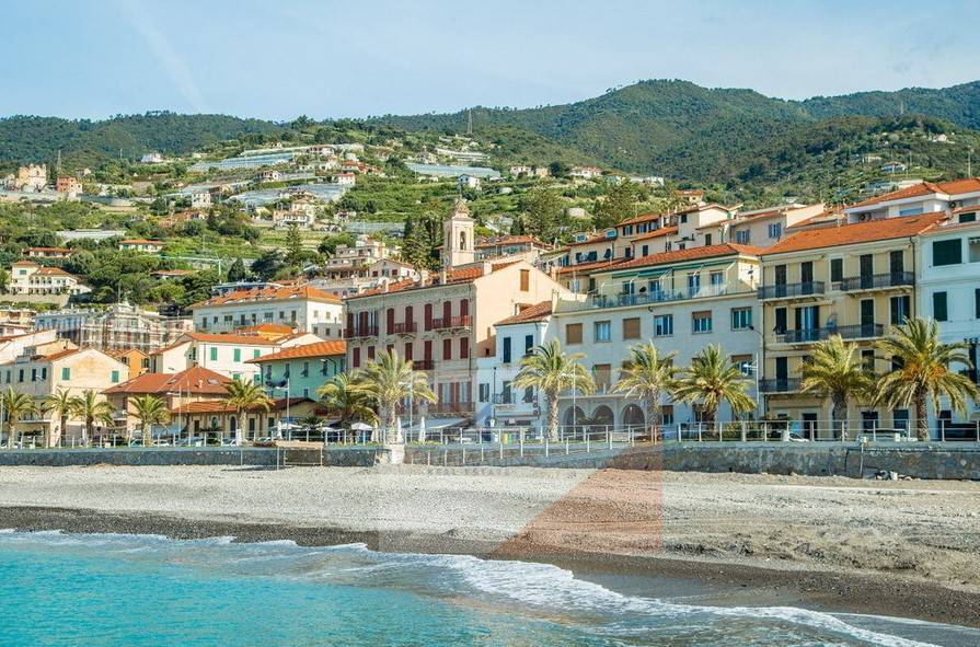 Box o garage in vendita a Ospedaletti