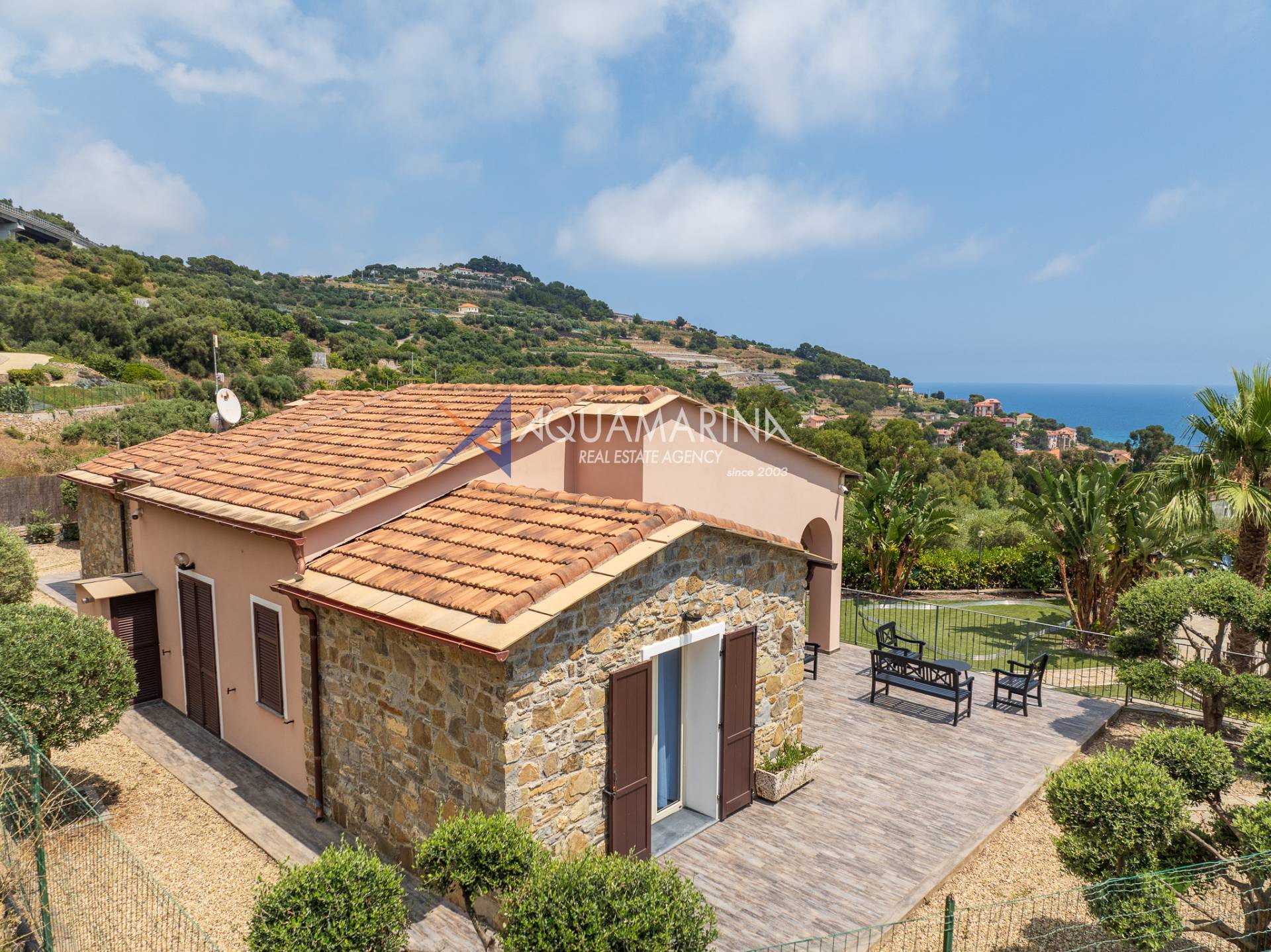 Villa in vendita a Cipressa, Piani