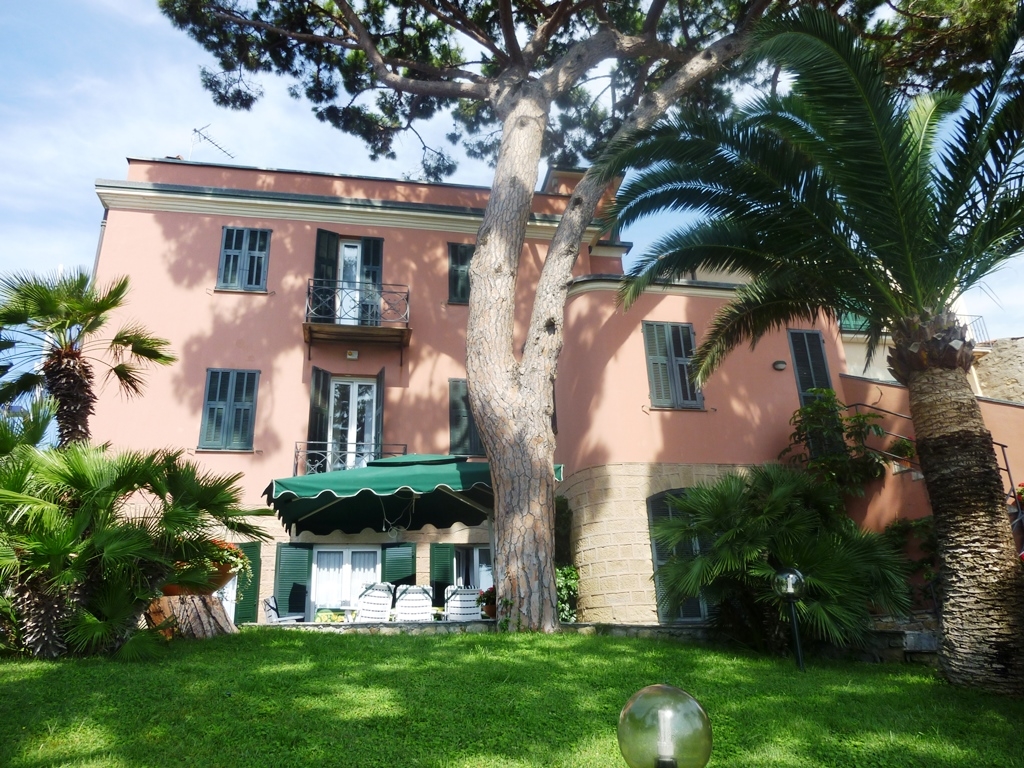 Villa in vendita a Bordighera