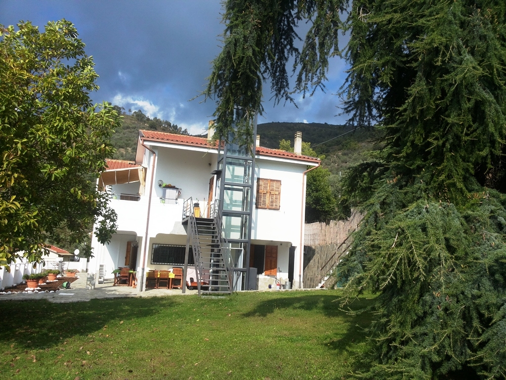 Villa in vendita a Castellaro