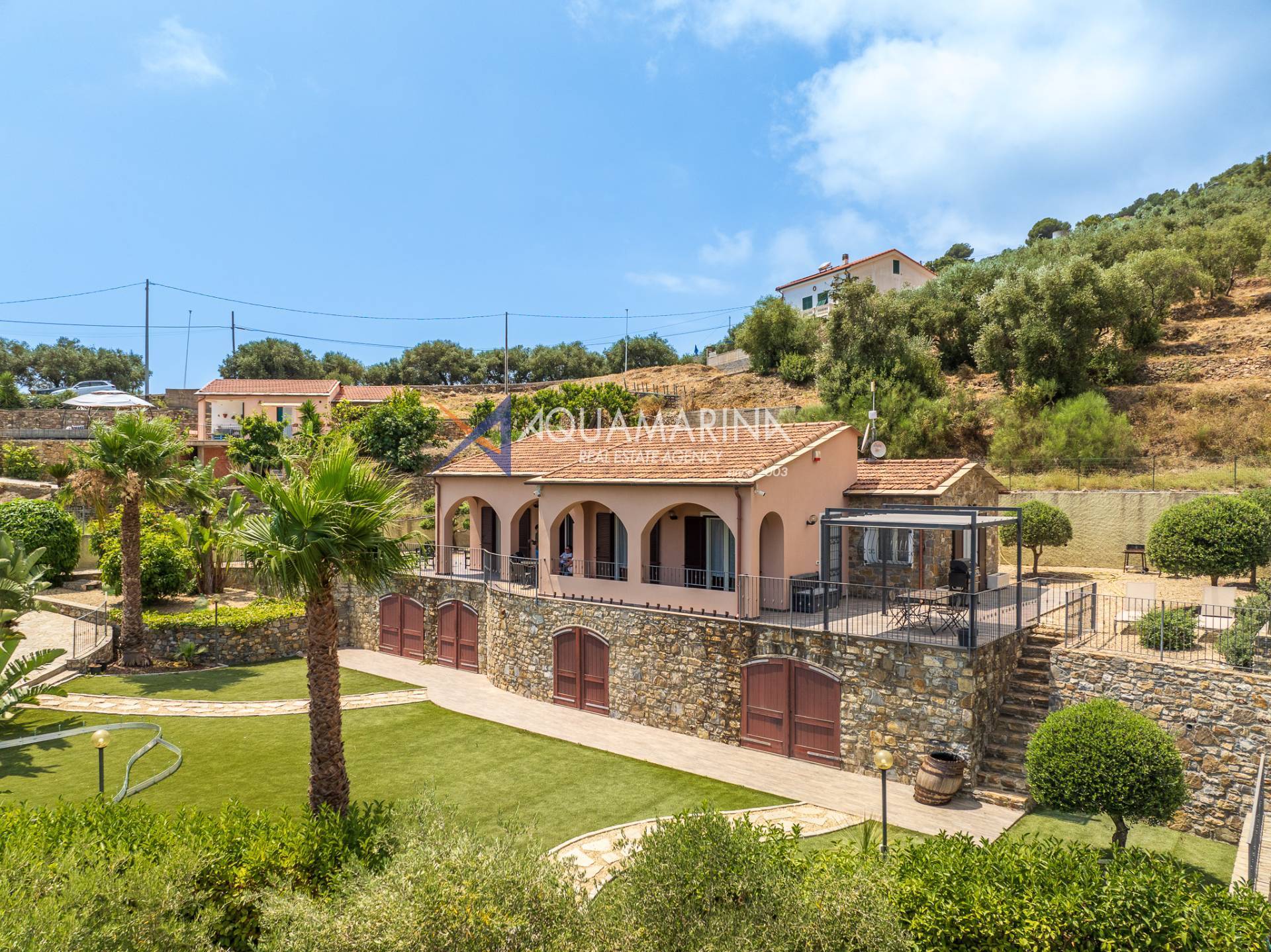 Villa in vendita a Cipressa, Piani