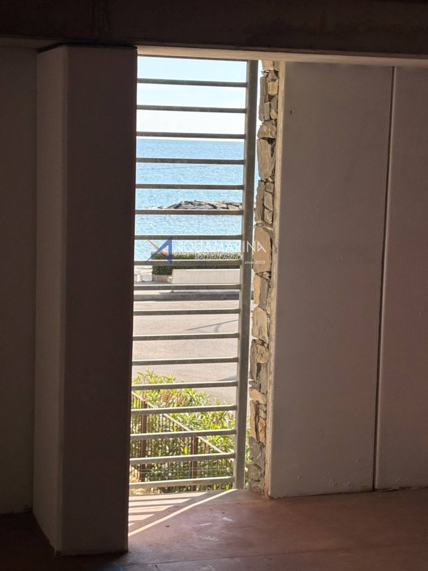 Posto auto coperto in affitto a Santo Stefano al Mare