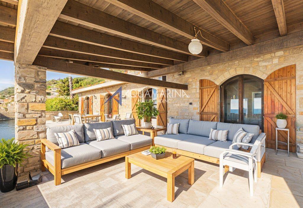 Villa in vendita a Cipressa, Piani