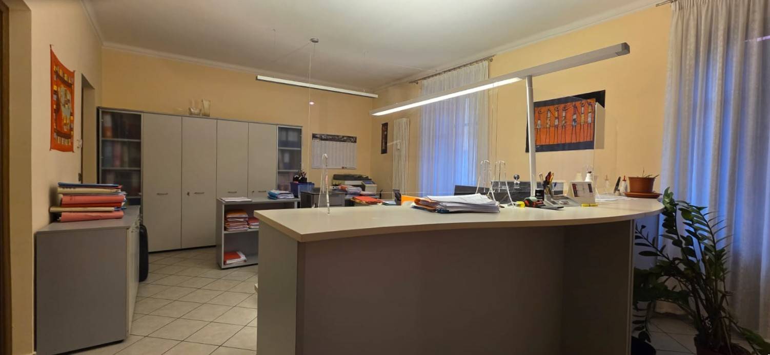 Ufficio in affitto a Aosta, Centro