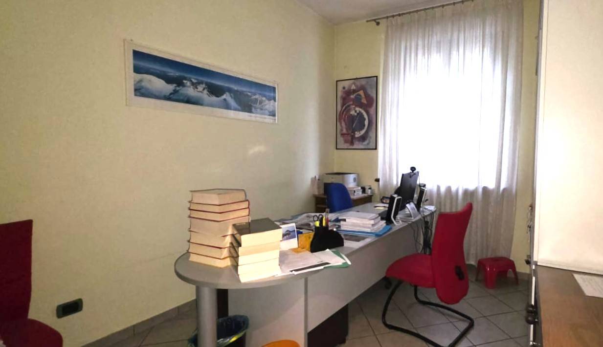 Ufficio in affitto a Aosta, Centro