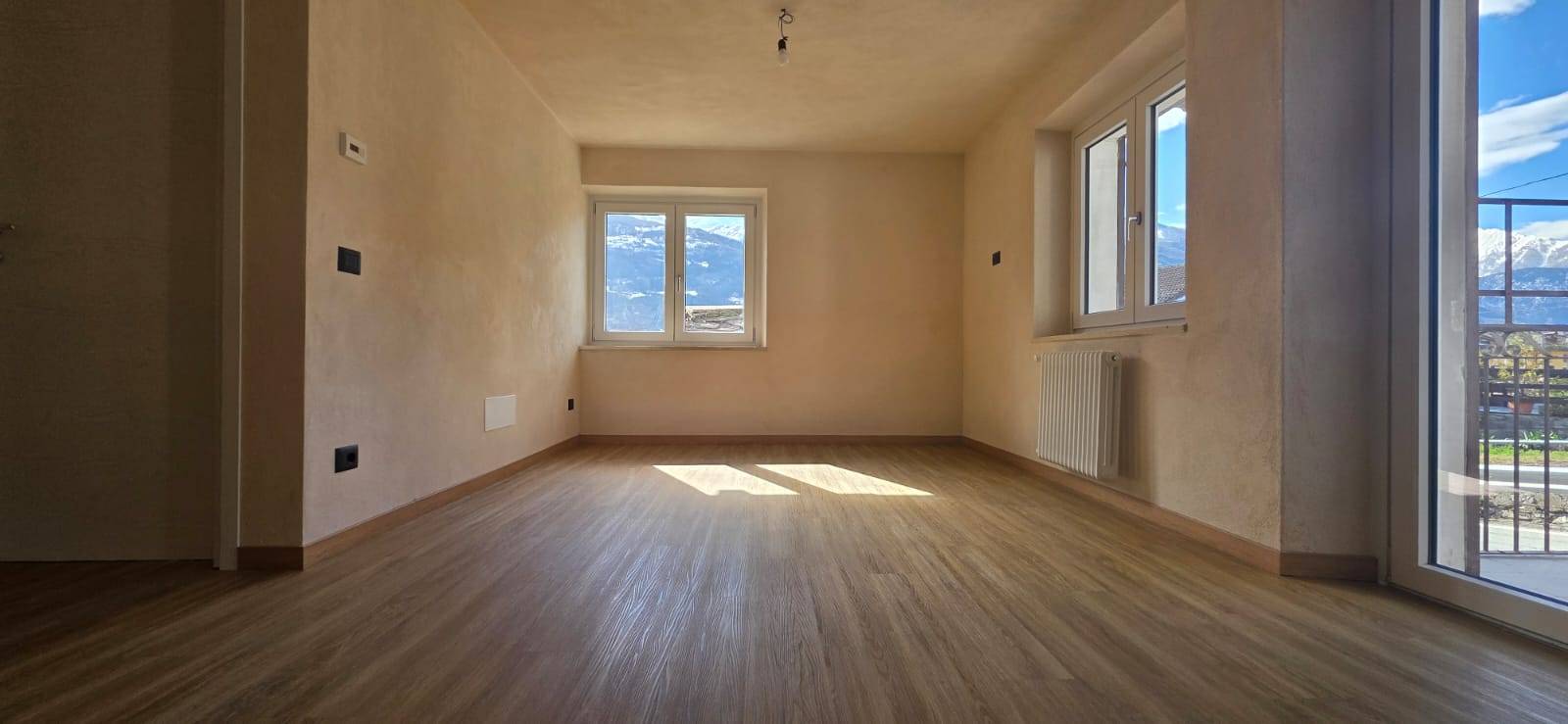 Appartamento in vendita a Aosta, Zona collinare