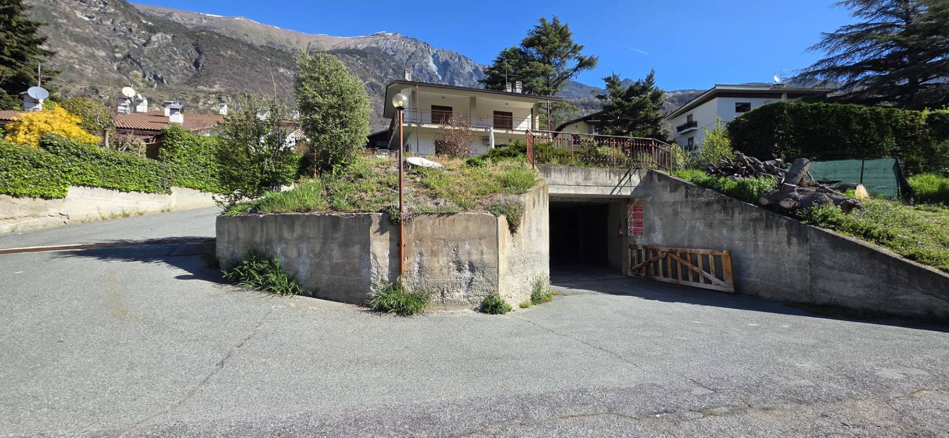 Box o garage in vendita a Saint-Vincent