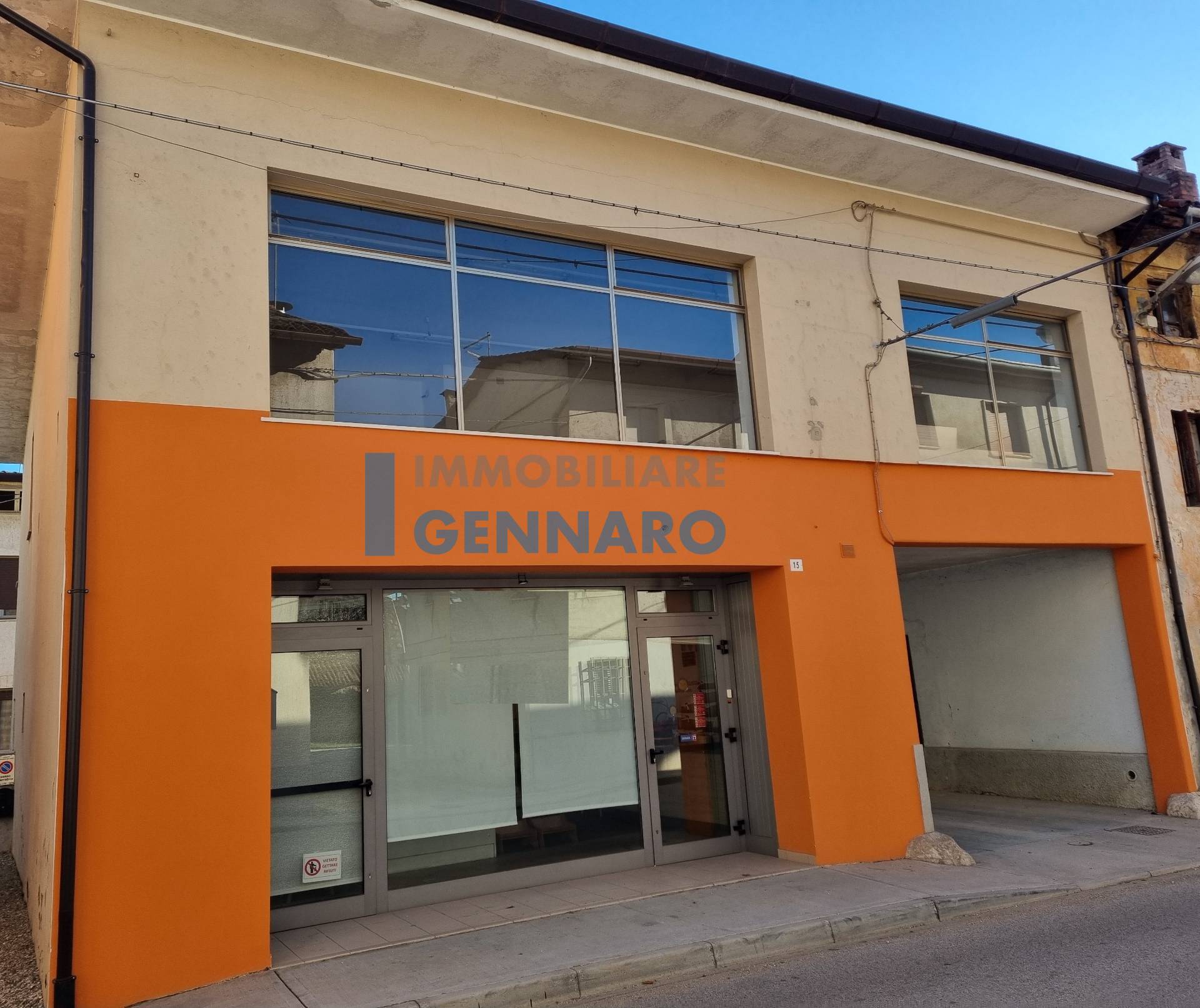 Locale commerciale in vendita a Pozzuolo del Friuli, Terenzano