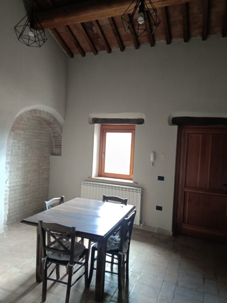 Casa indipendente arredata in affitto a Magione