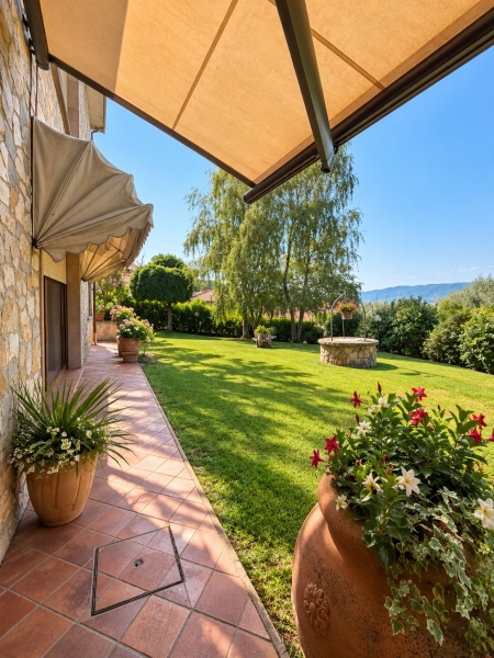 Locale commerciale con giardino a Citt� della Pieve