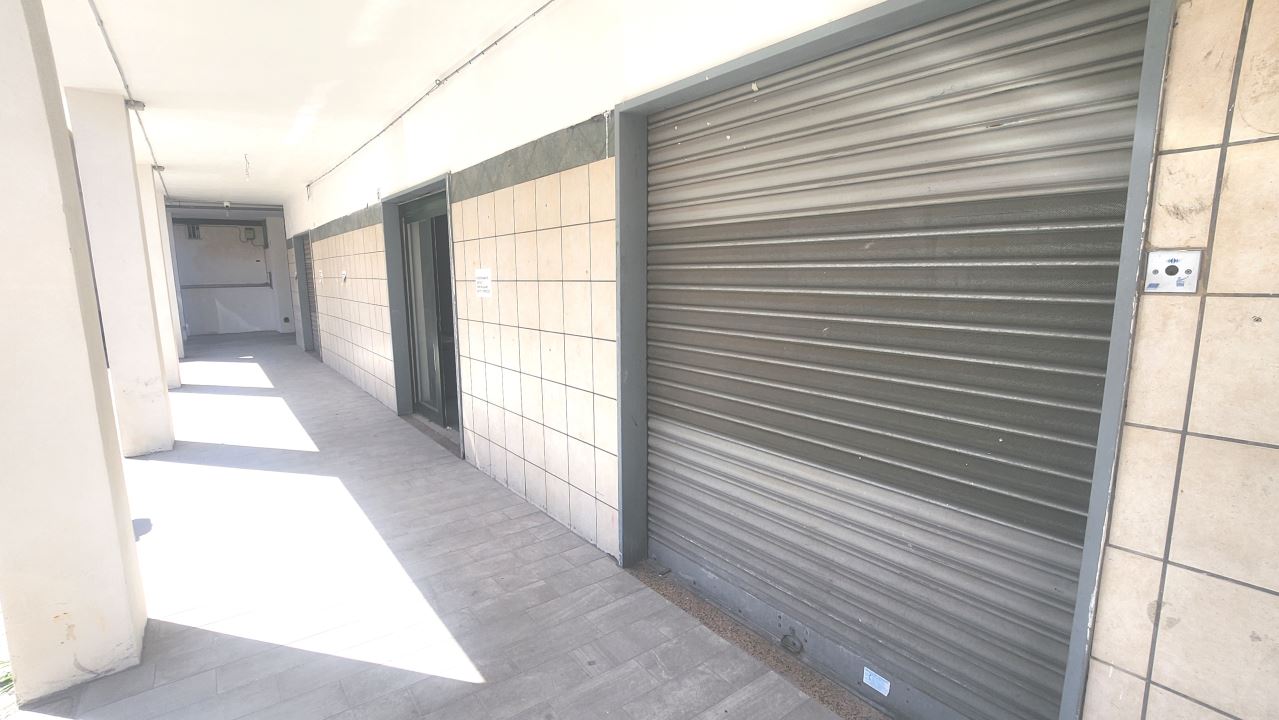 Locale commerciale in vendita a Casoria