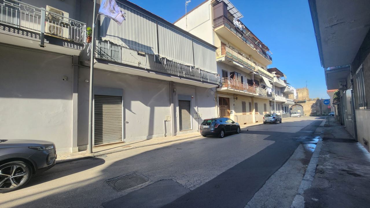 Locale commerciale in affitto a Afragola