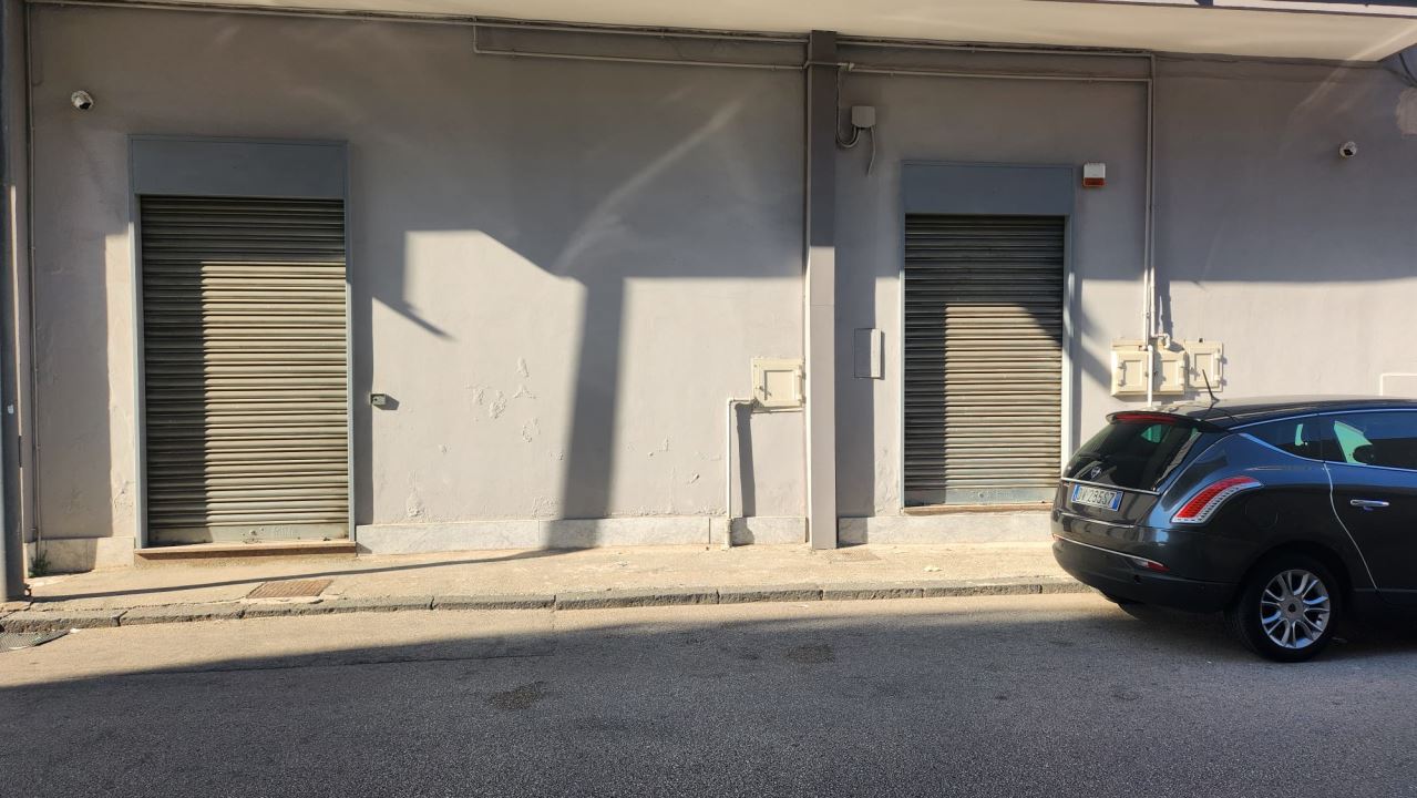 Locale commerciale in affitto a Afragola
