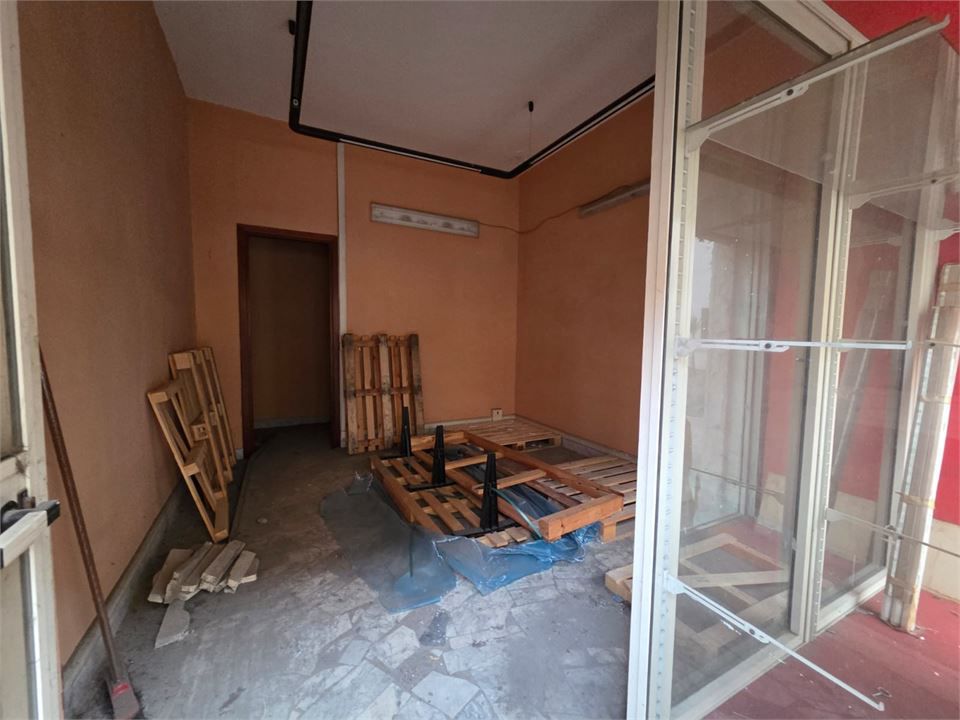 Locale commerciale in vendita a Casoria