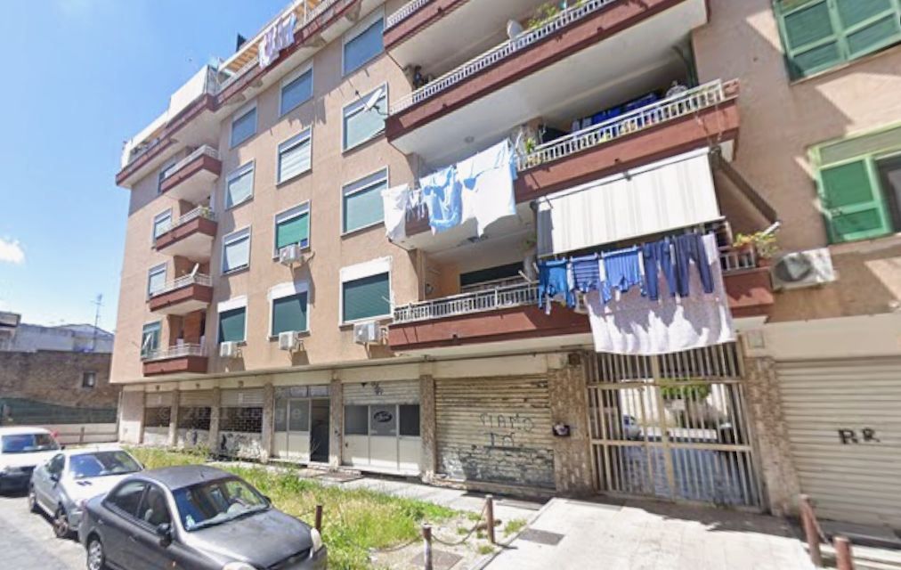 Locale commerciale in vendita a Casoria