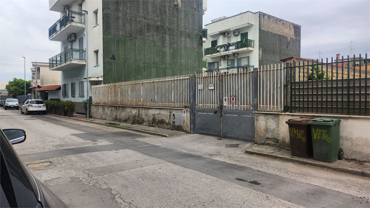 Box/Garage 642mq in vendita a Casoria