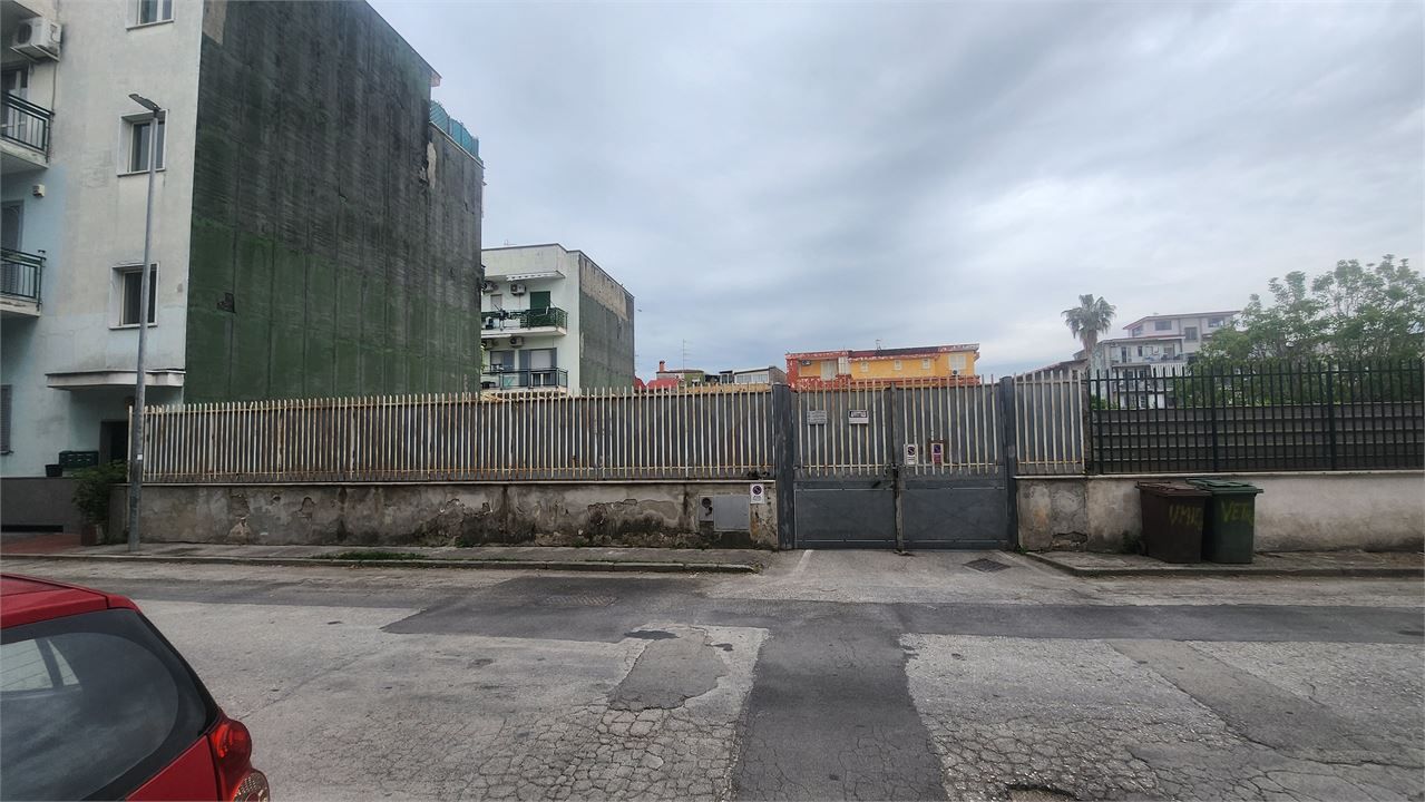 Box/Garage 642mq in vendita a Casoria