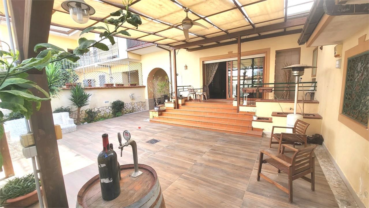 Stabile/Palazzo in vendita a Casoria