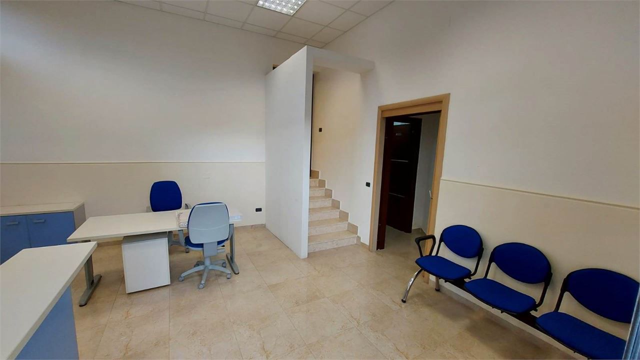 Locale commerciale in affitto a Casoria
