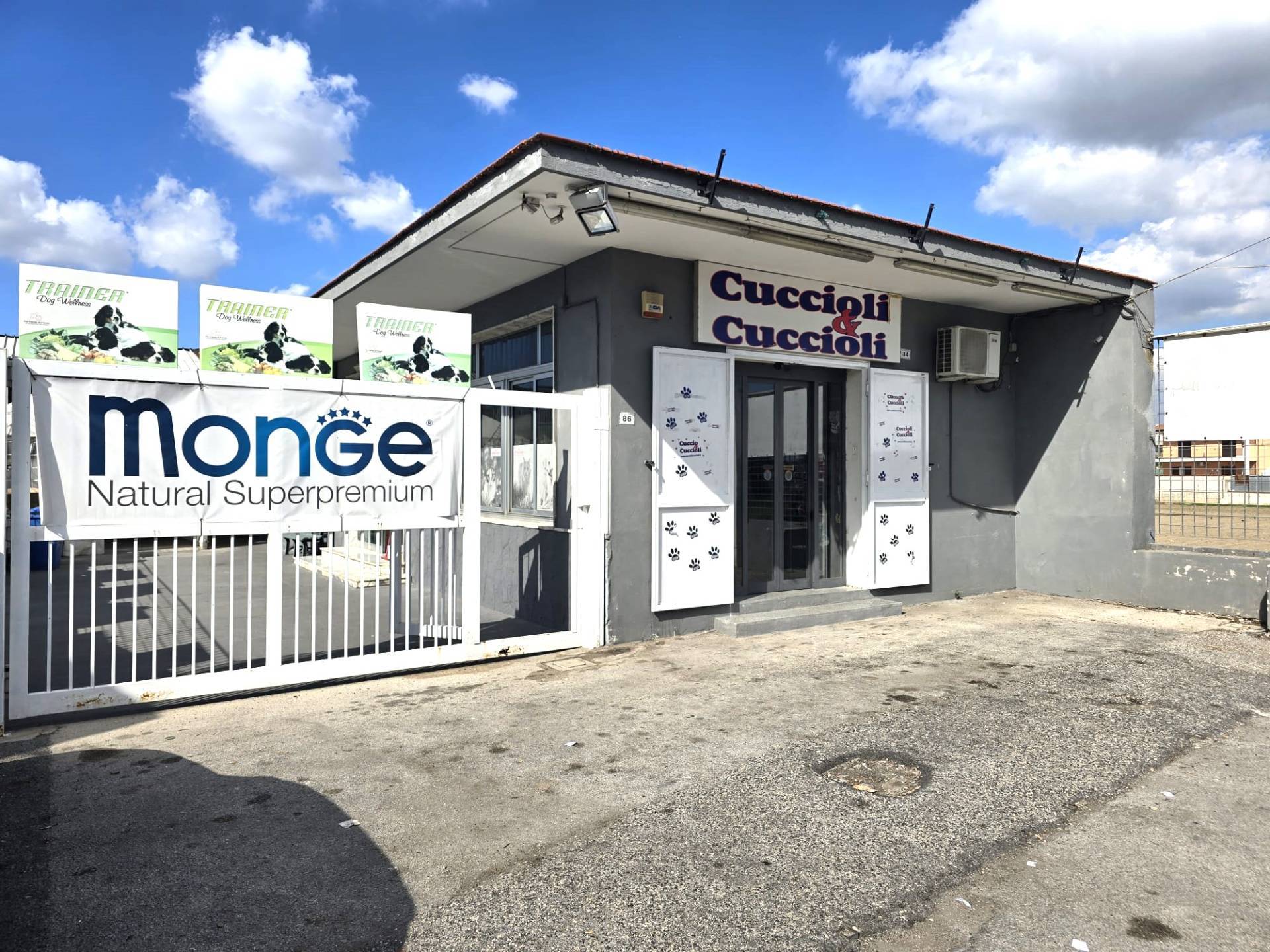 Locale commerciale in vendita a Crispano