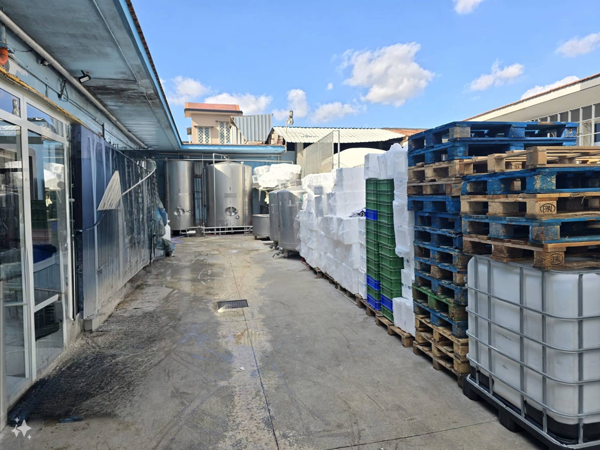 Locale commerciale in vendita a Crispano