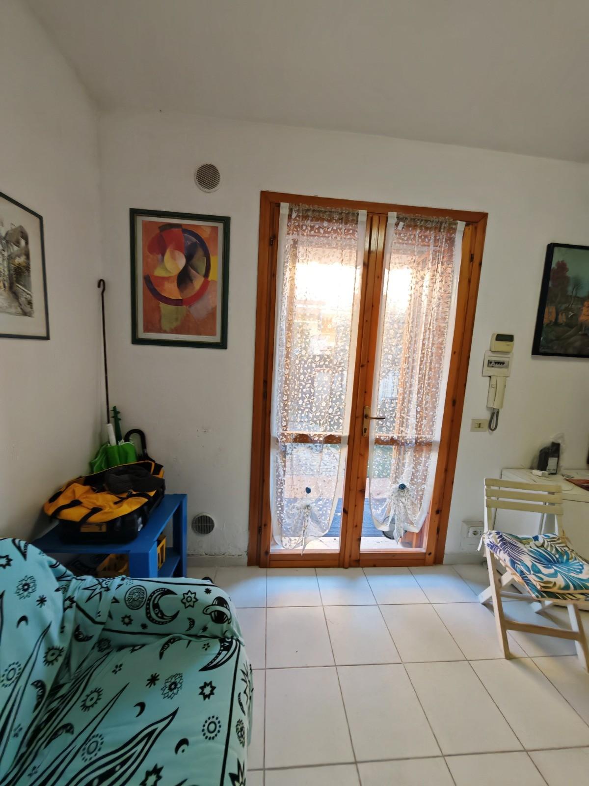 Bilocale arredato in affitto, Carrara marina di