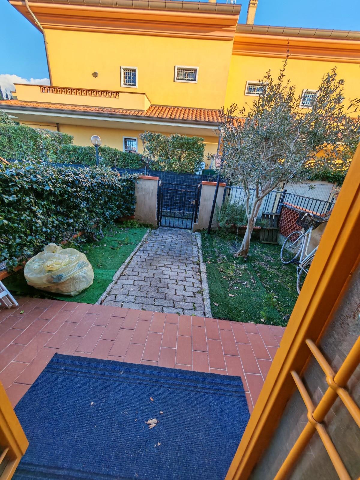 Bilocale arredato in affitto, Carrara marina di