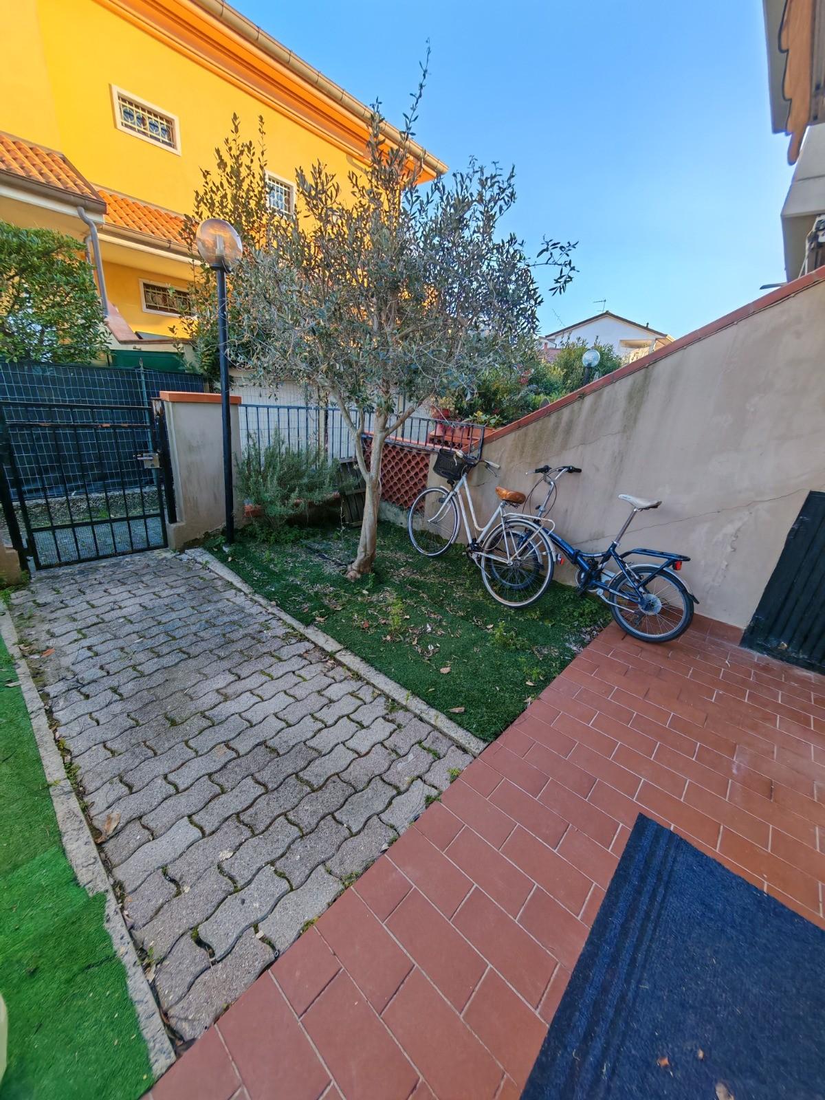 Bilocale arredato in affitto, Carrara marina di