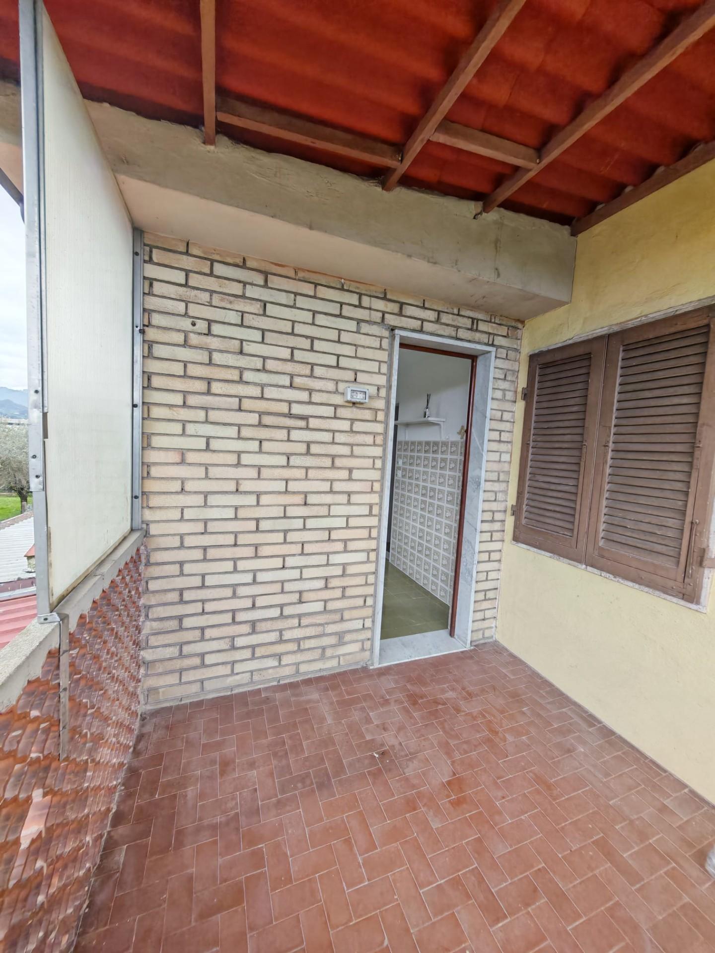 Casa indipendente da ristrutturare, Carrara avenza