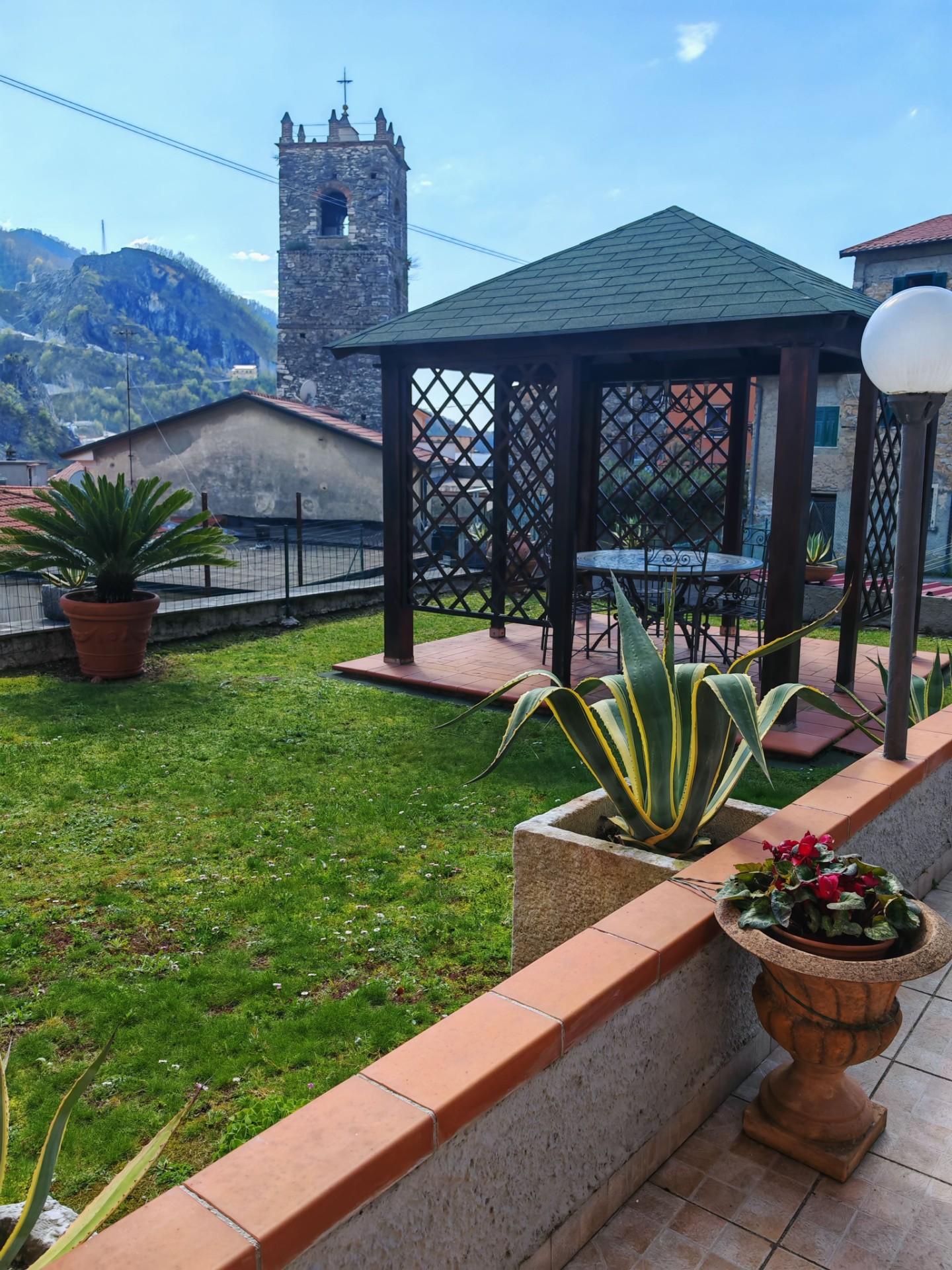 Casa indipendente con giardino, Carrara colonnata
