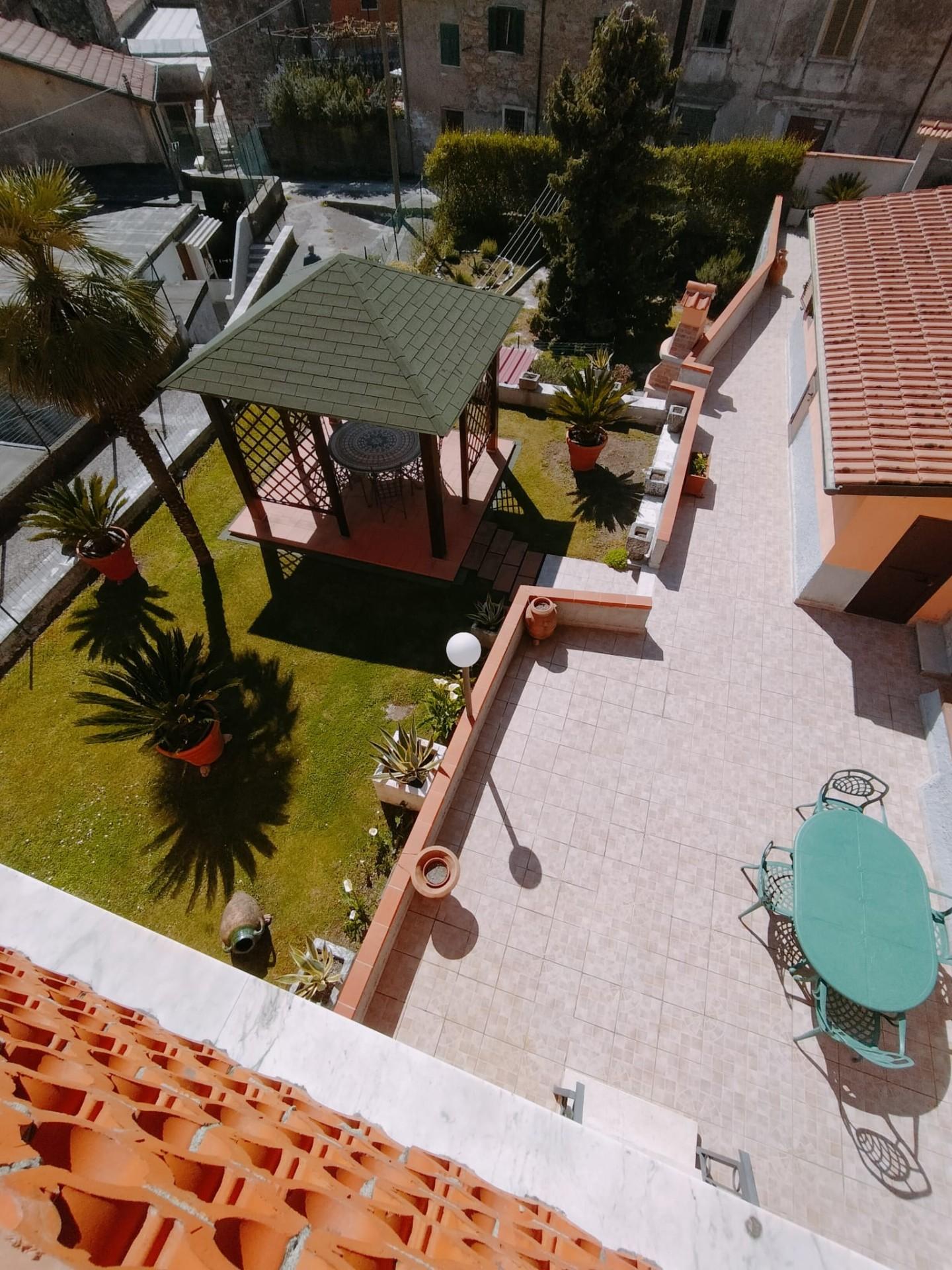 Casa indipendente con giardino, Carrara colonnata